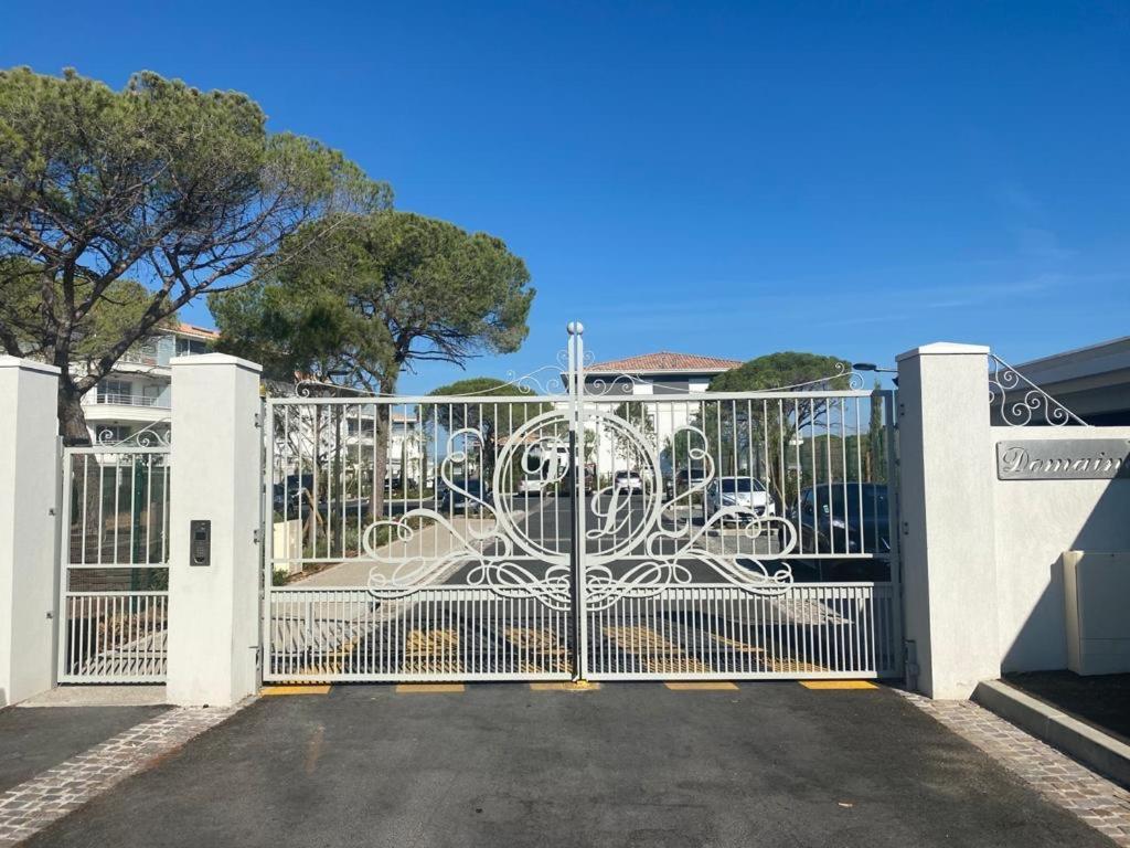 Appartement neuf moderne avec piscine Puget-sur Argens Extérieur photo